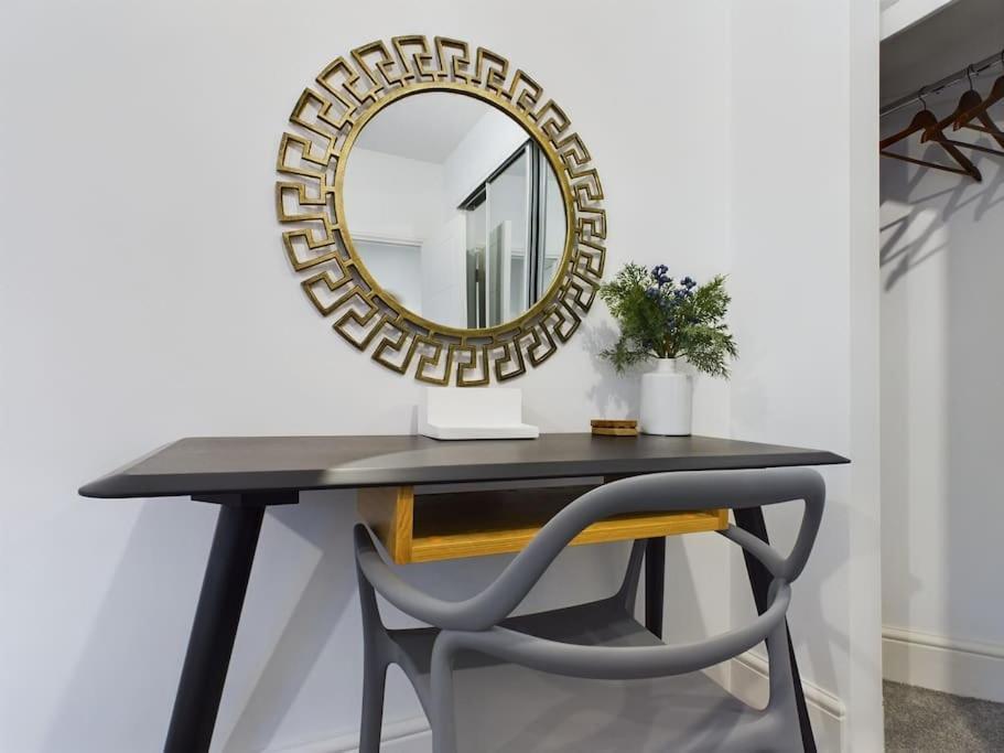 The Grove King Bed Wi-Fi Ev Charger Apartment Челтнъм Екстериор снимка