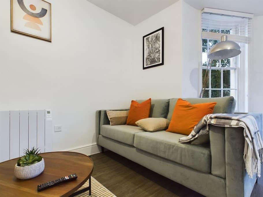 The Grove King Bed Wi-Fi Ev Charger Apartment Челтнъм Екстериор снимка