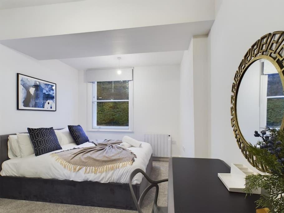 The Grove King Bed Wi-Fi Ev Charger Apartment Челтнъм Екстериор снимка