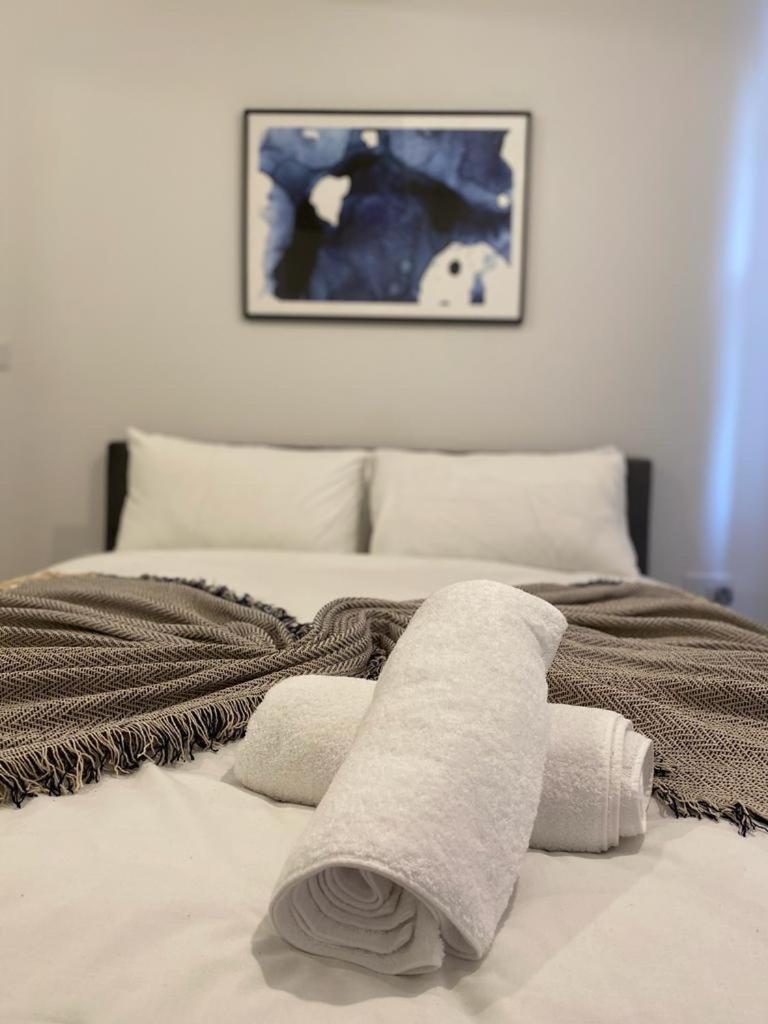 The Grove King Bed Wi-Fi Ev Charger Apartment Челтнъм Екстериор снимка